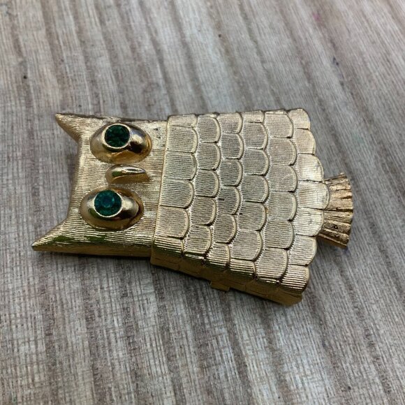 Avon Vintage Perfume Compact Owl Gold Tone Green Eyes Brooch Pin - Picture 4 of 9